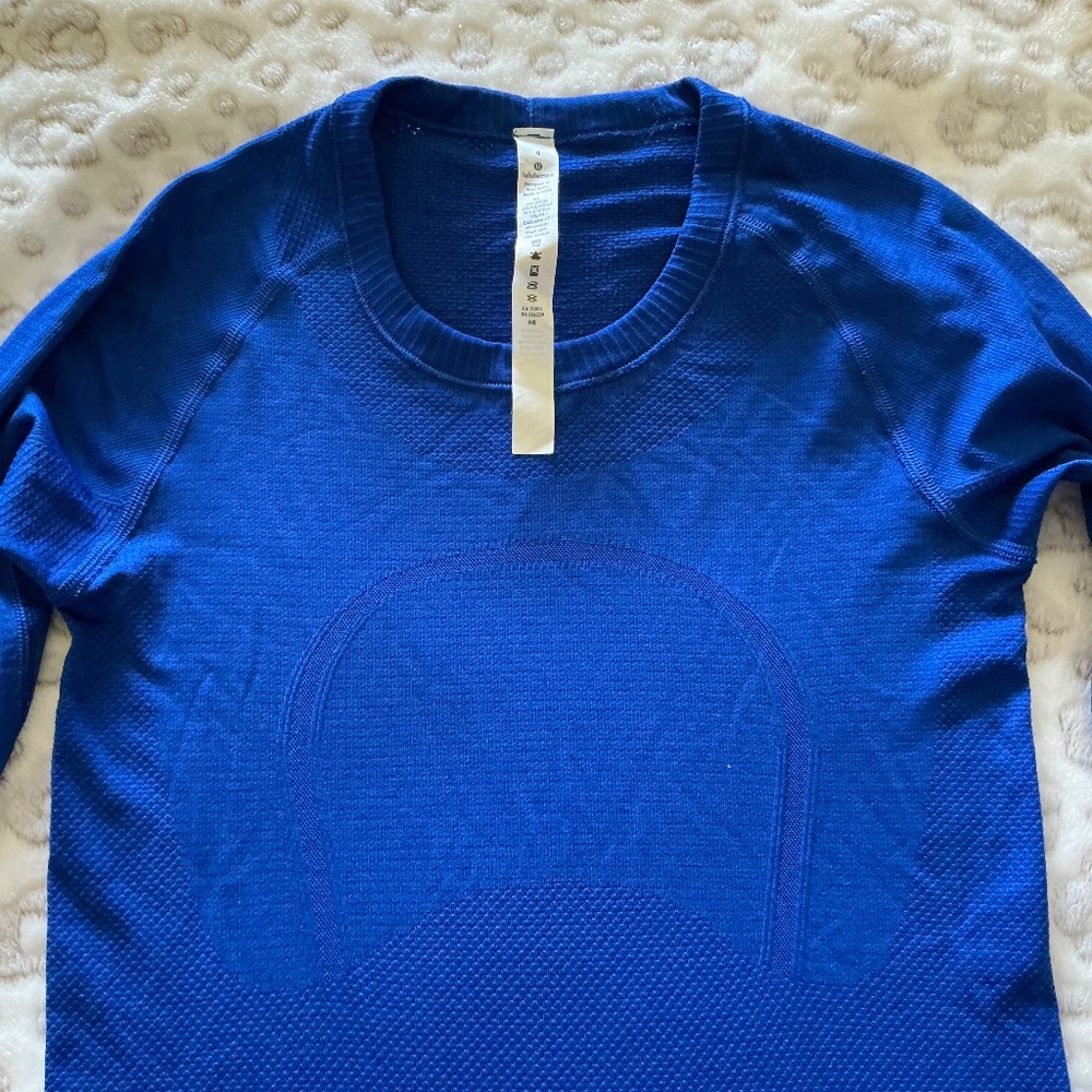 Lululemon women’s blue long sleeve top